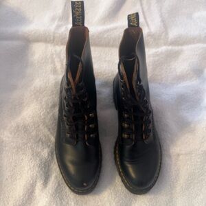 Dr. Martens Leona Boots